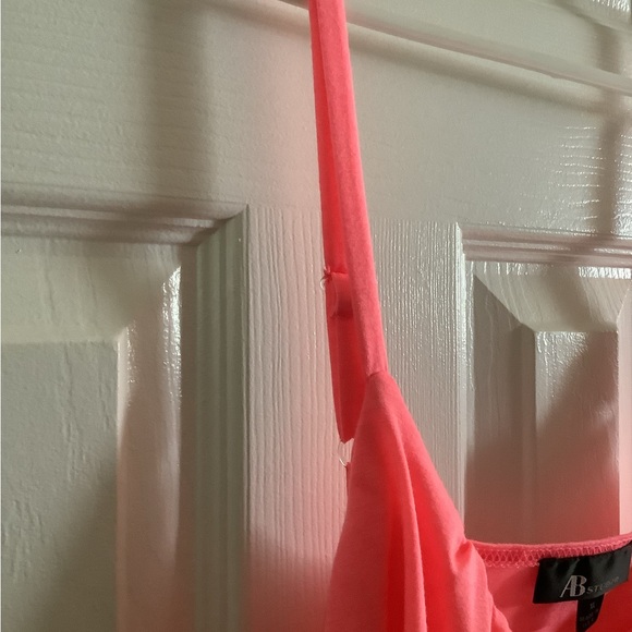 Coral NWOT Beautiful Summertime Dress. - Picture 10 of 15